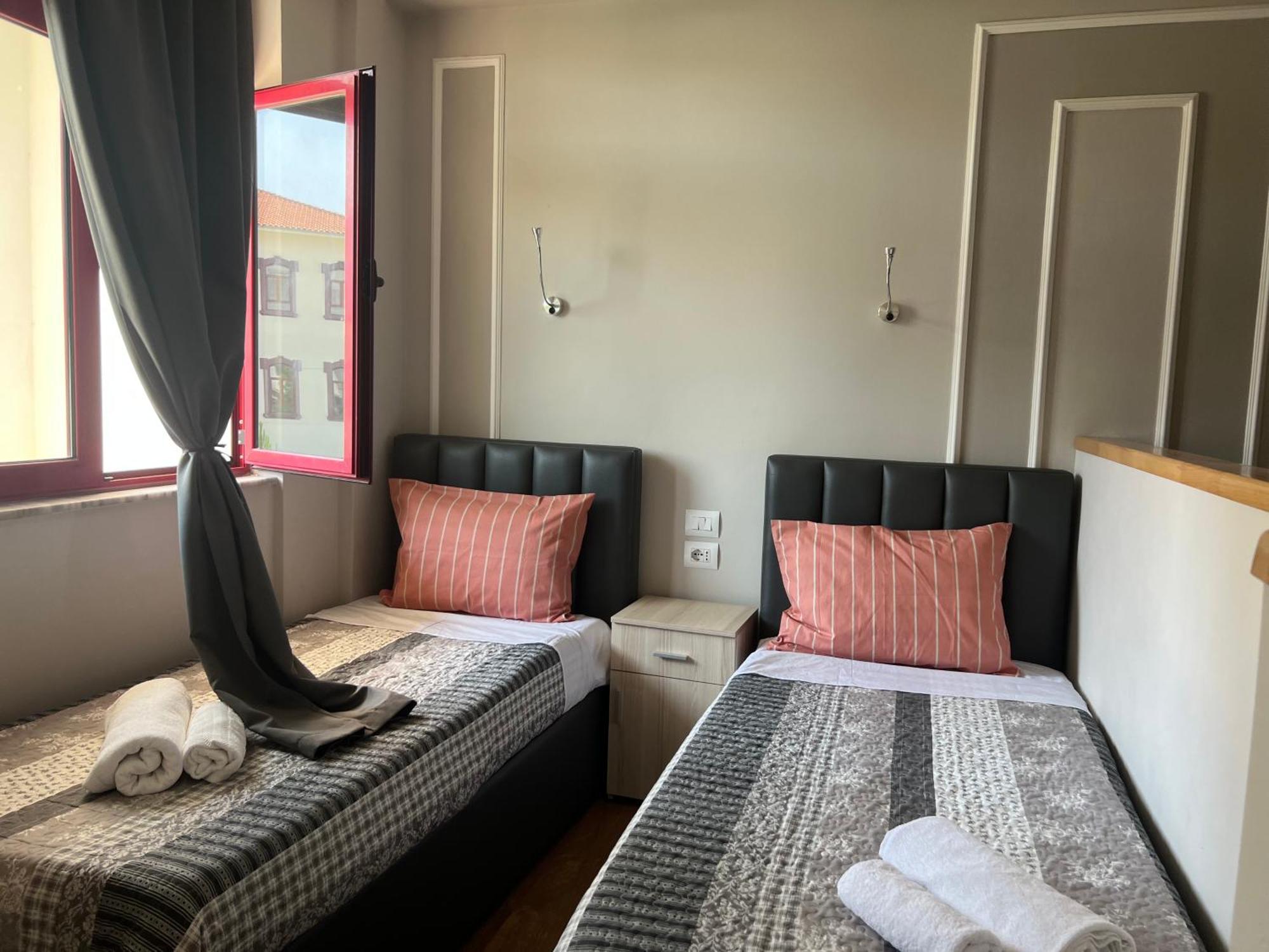 City Centre Rooms 4R Shkodër エクステリア 写真